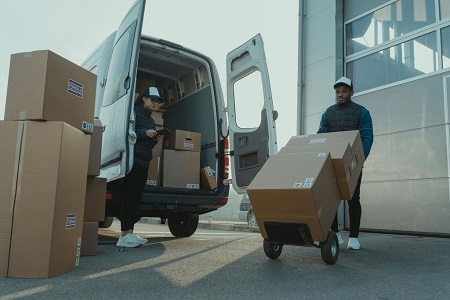 Top Benefits of Working with a Freight Broker in the USA
